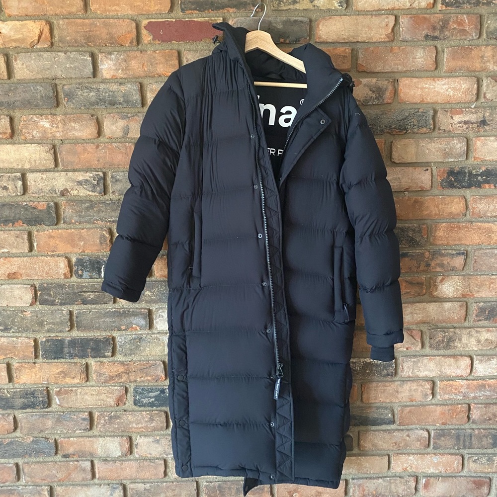 Aritzia super puff long in black